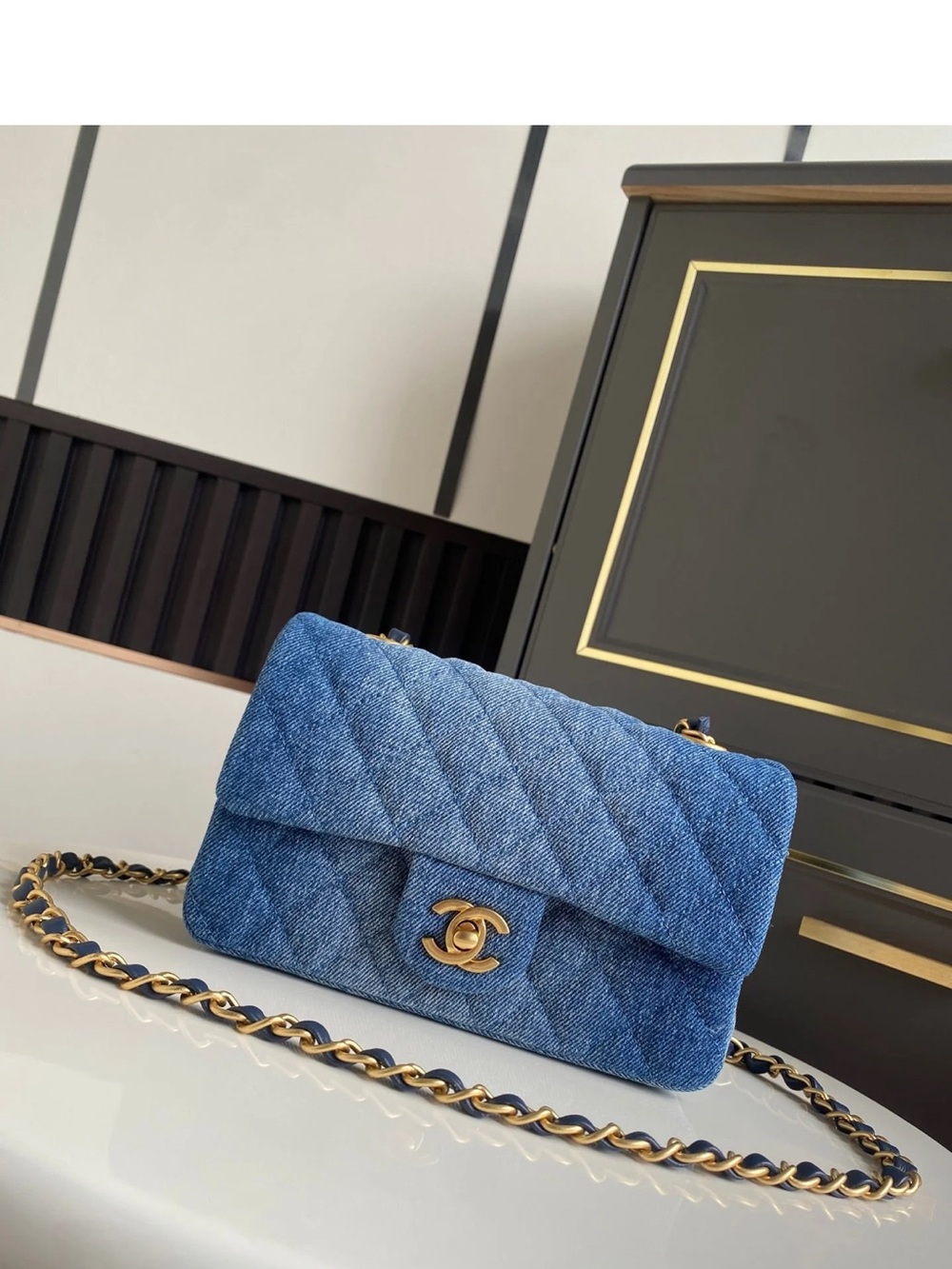 CHANEL Denim Quilted Shoulder Bag in Blue with Gold Hardware - Picture 2 of 13